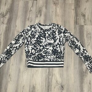 New York & Company Soho Street Black & White Grafitti Fitted Top Small NWOT